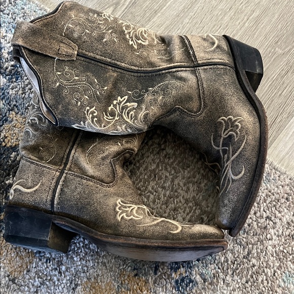 Old West Other - Old West Tan and Brown Embroidered Boots